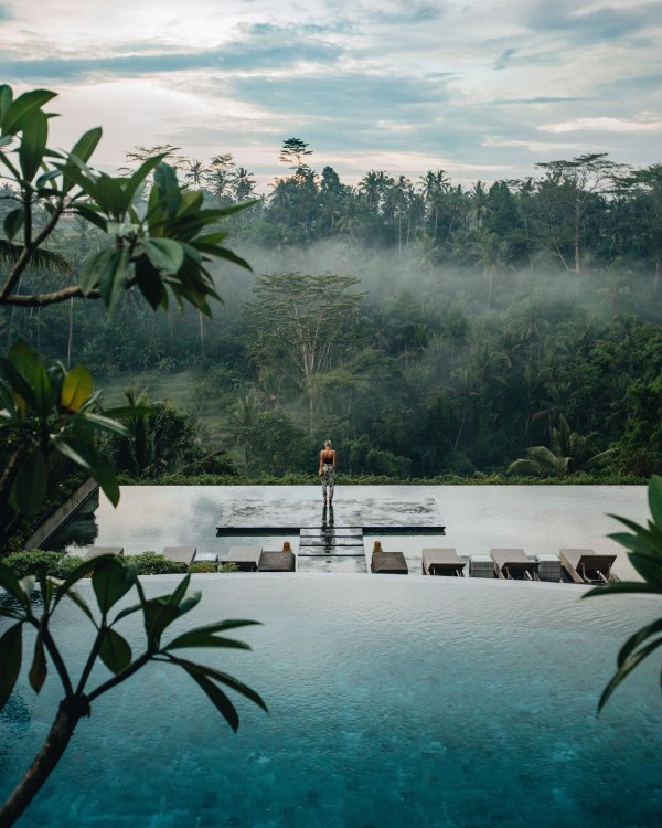 бассейн infinity pool