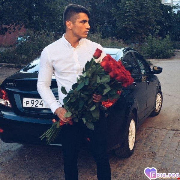 парень с цветами