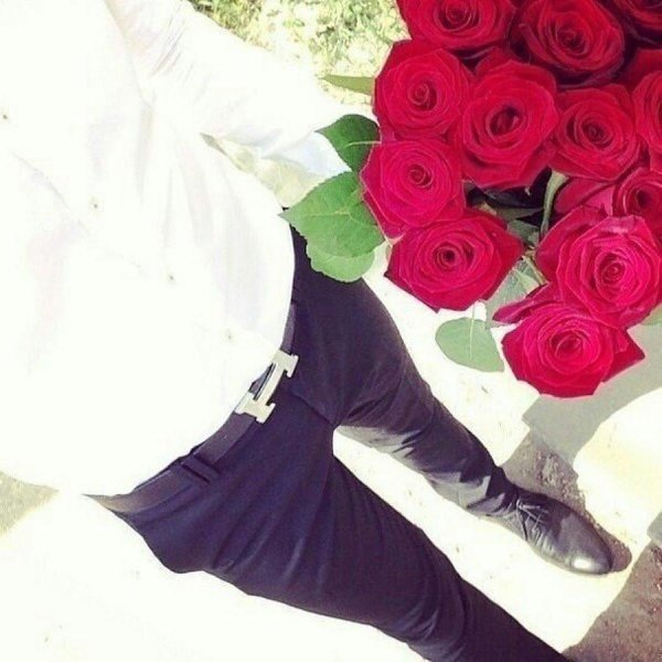 парень с цветами