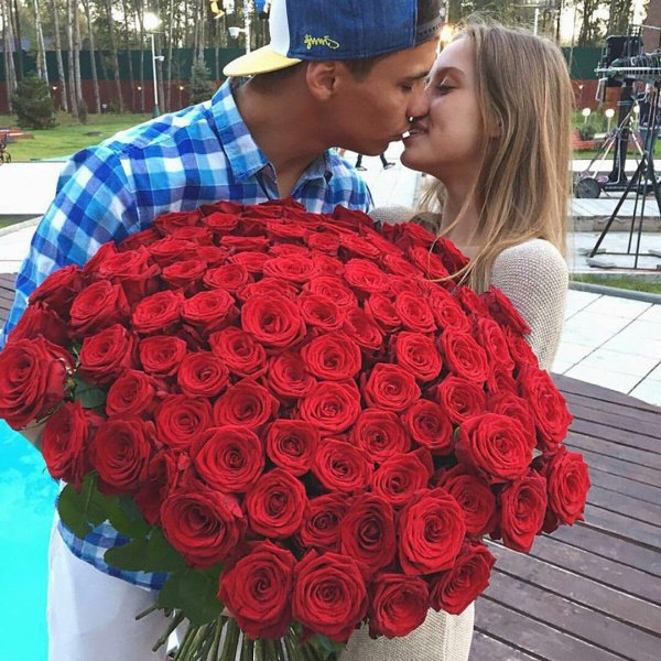 парень с букетом