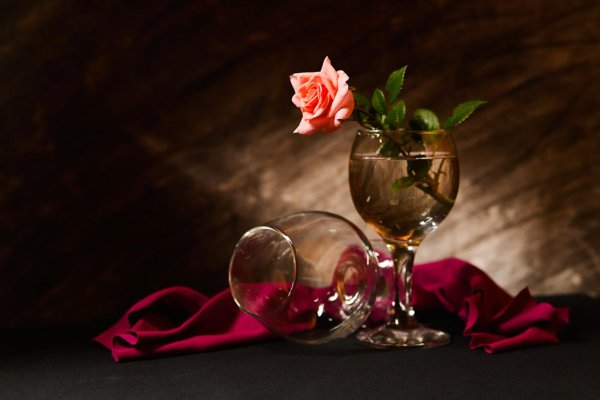роза в бокале