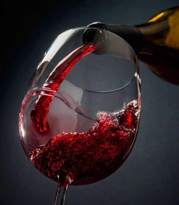 бокалы с вином