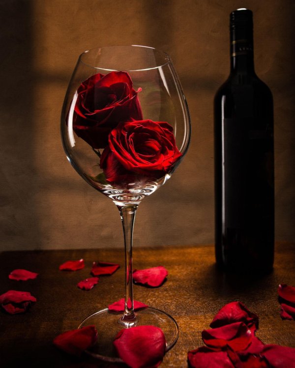 роза в бокале