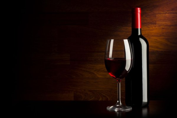 бутылка с вином