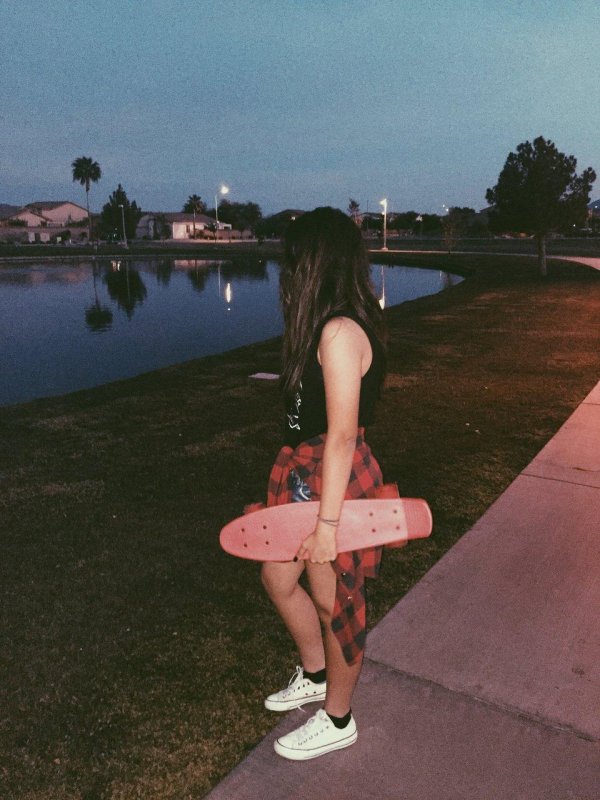 девушка скейтер