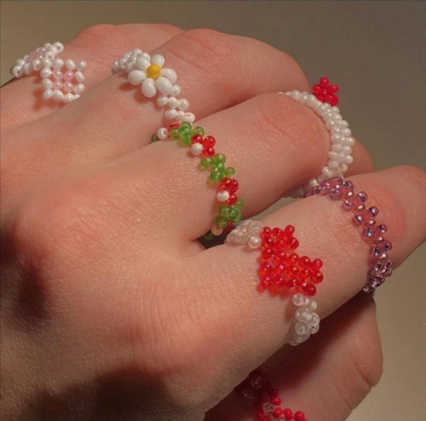 красивое кольцо из бисера