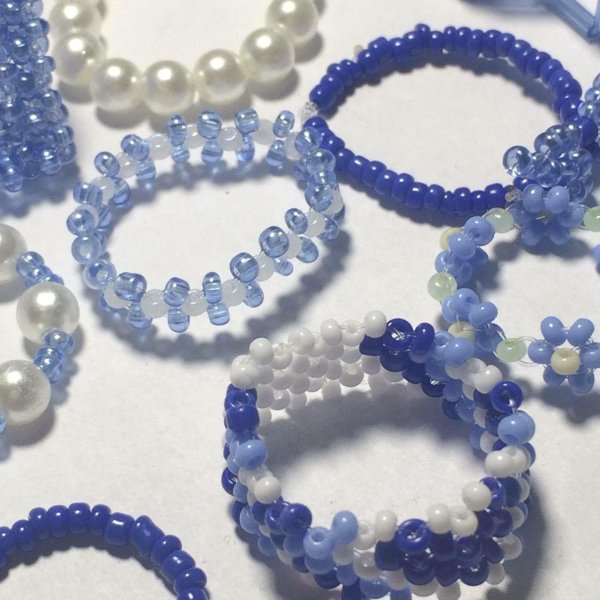 голубое кольцо из бисера