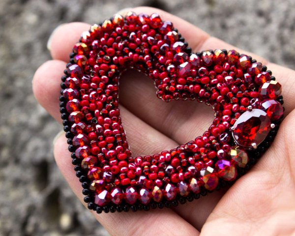 брошь сердце