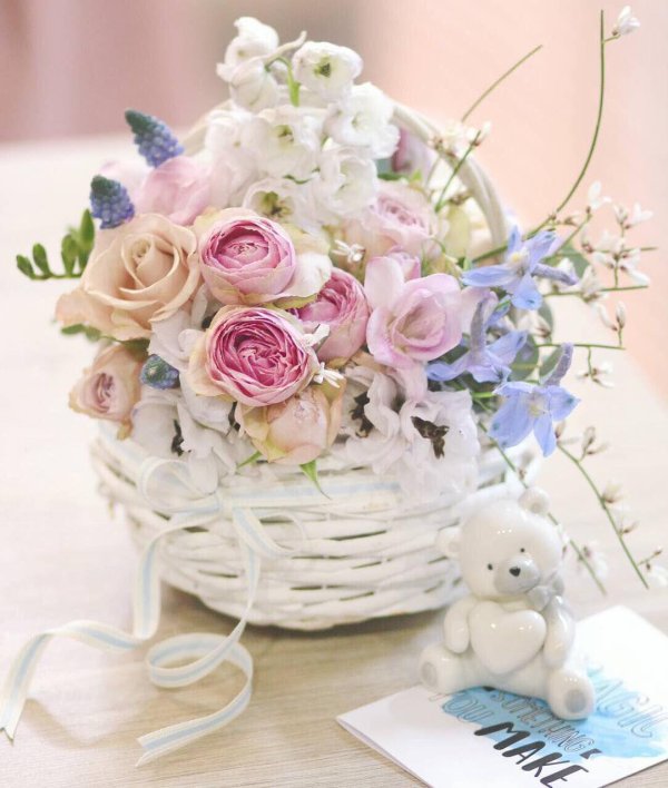 красивая корзина цветов