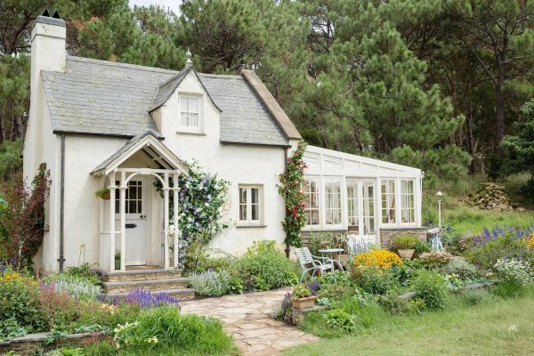 english country cottage