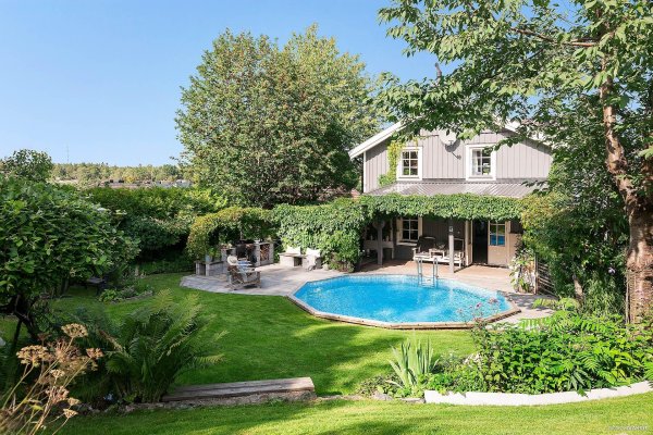 сад в частном доме