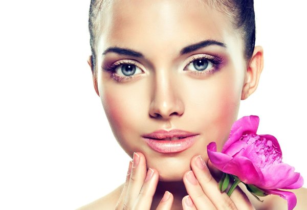 красивая девушка косметология