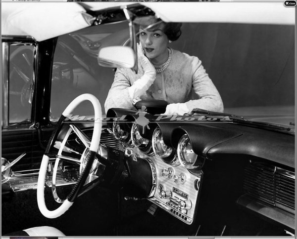 женщина за рулем