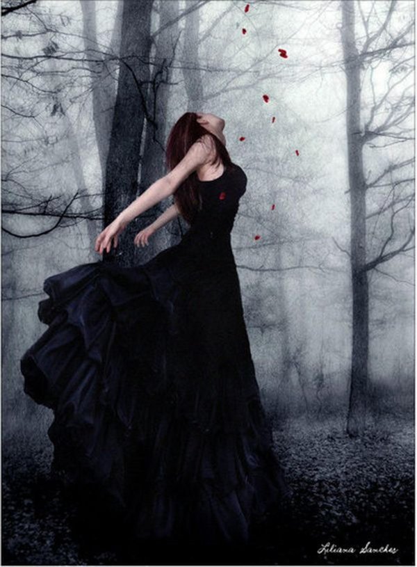 мрачная девушка
