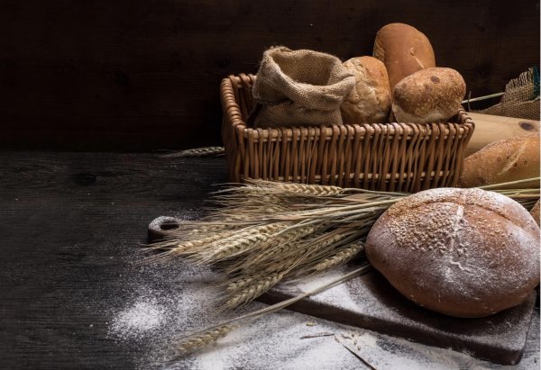 хлеб на столе