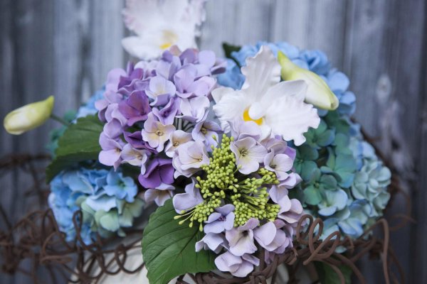 цветочная композиция с гортензией искусственной