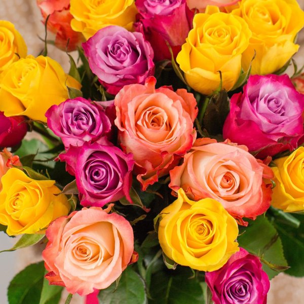 букет разноцветных роз