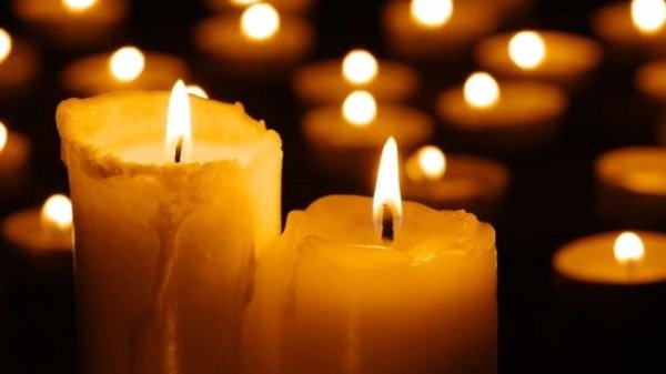 горящие свечи