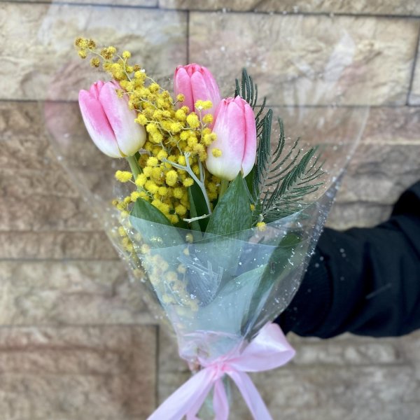 тюльпан с мимозой