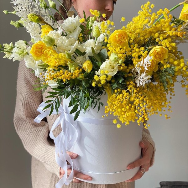 коробка с мимозой