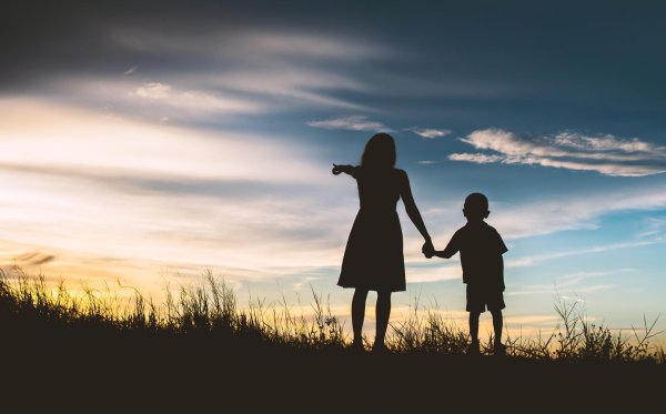 силуэт семьи