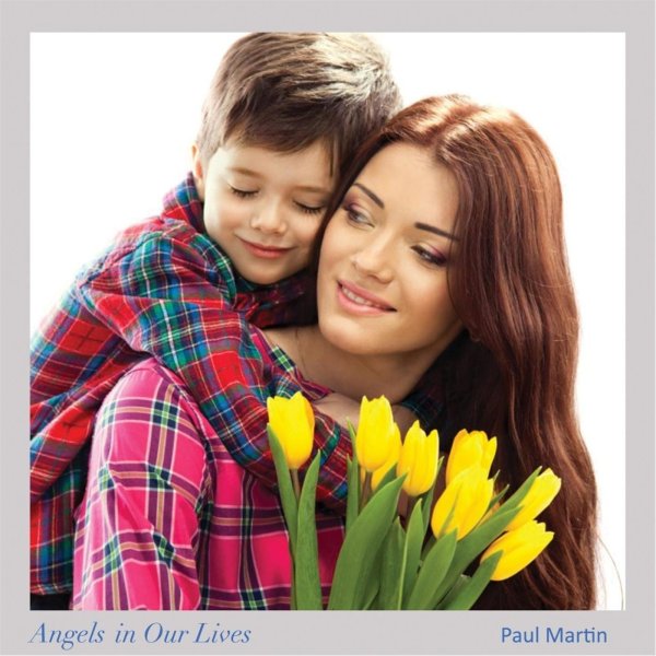 маме дарят цветы