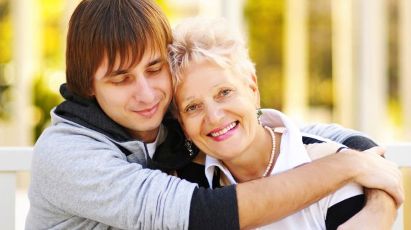 парень с мамой