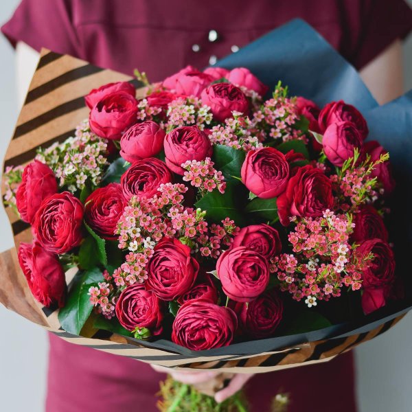 пионовидная кустовая роза