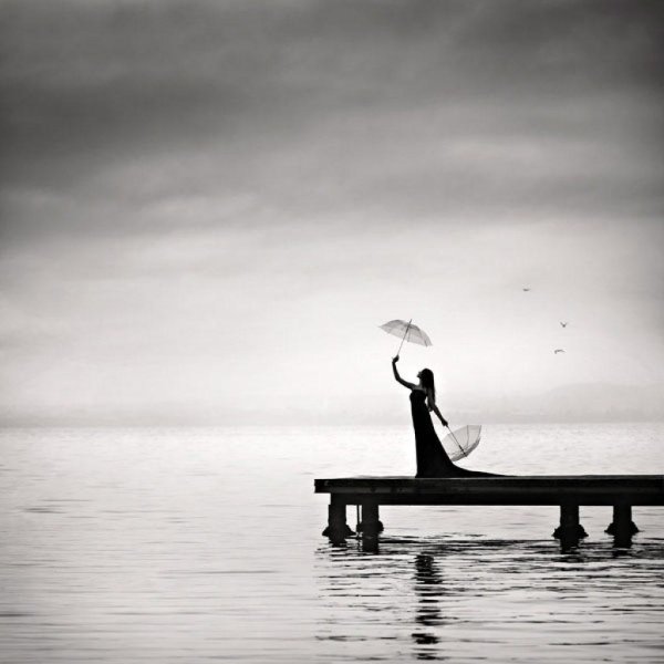 девушка под зонтом