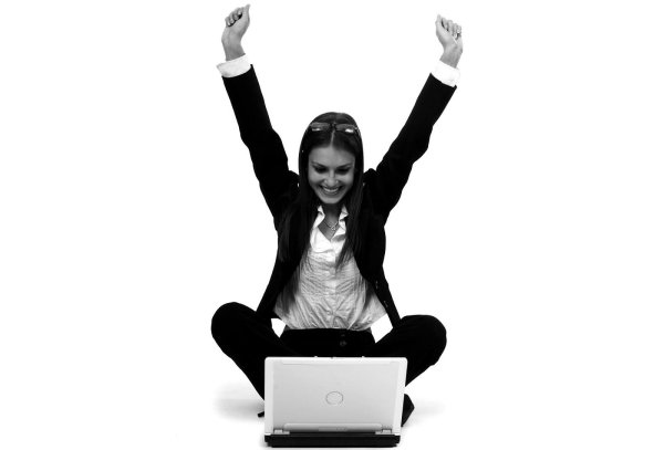 довольная девушка