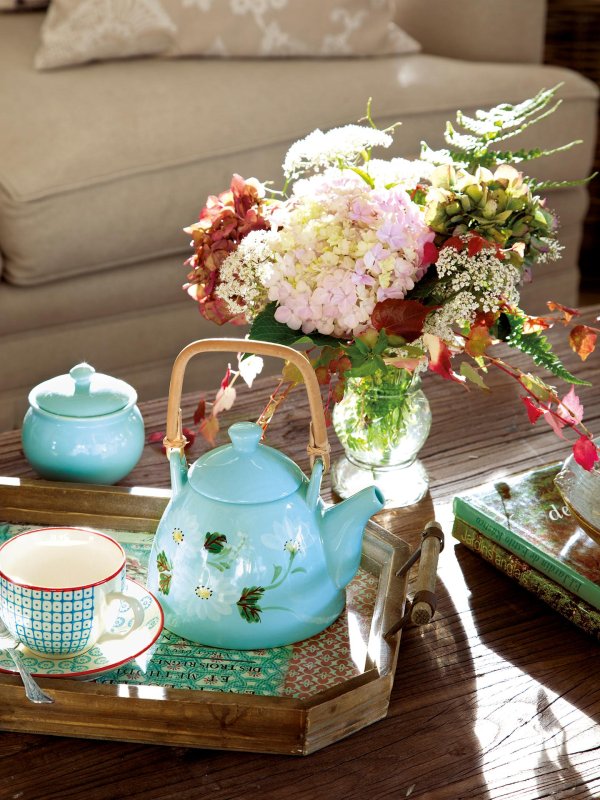 цветочная композиция в чайнике