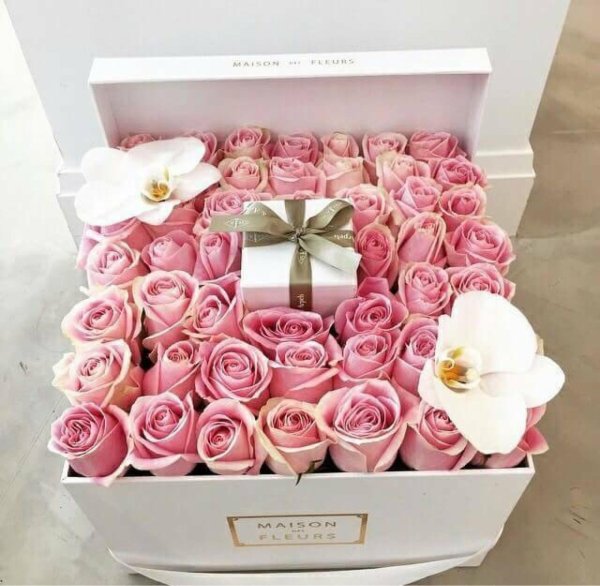 розы в коробочке