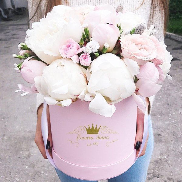 коробка с пионами