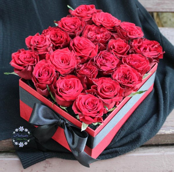 букеты в черных коробках