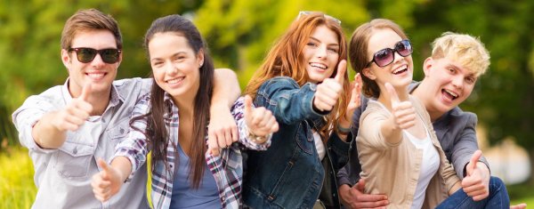 счастливые студенты