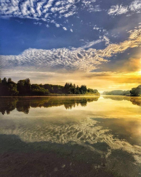 рассвет на реке