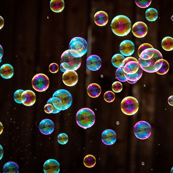 фон радужный с мыльными пузырями