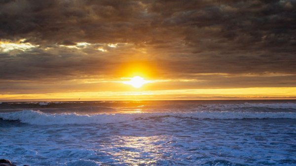 закат над морем