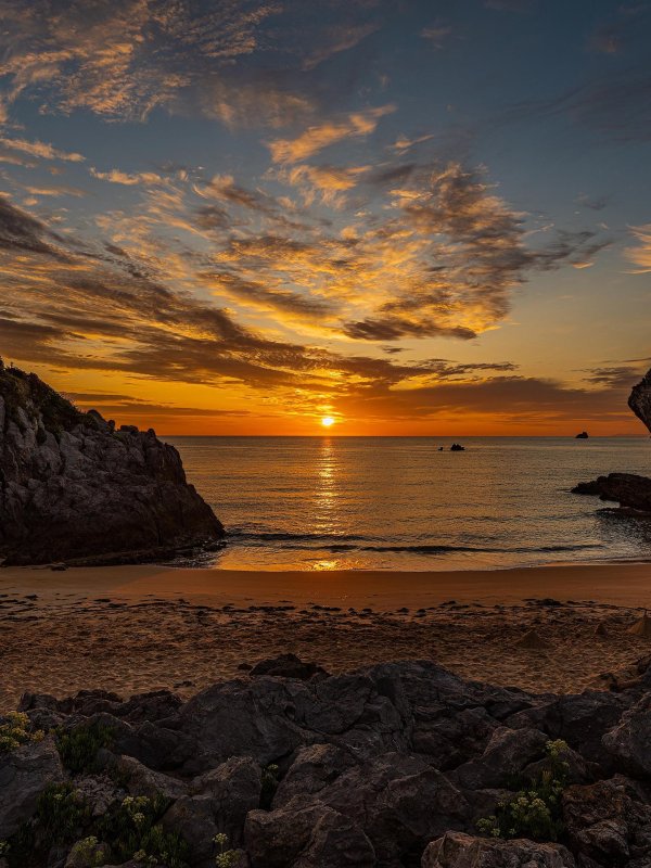 рассвет на берегу моря