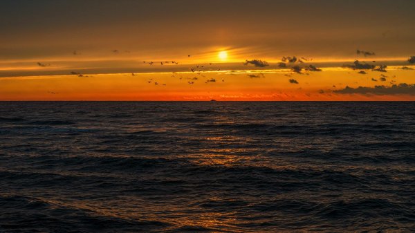 закат над морем