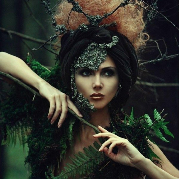 красивая колдунья