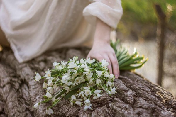 букет невесты из подснежников