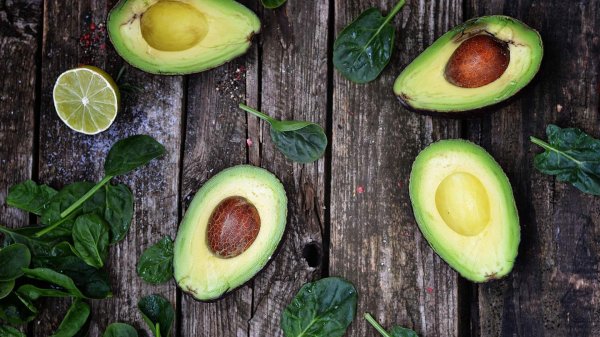 спелое авокадо