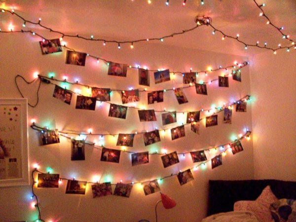 украсить комнату гирляндой