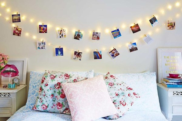 гирлянда на стене