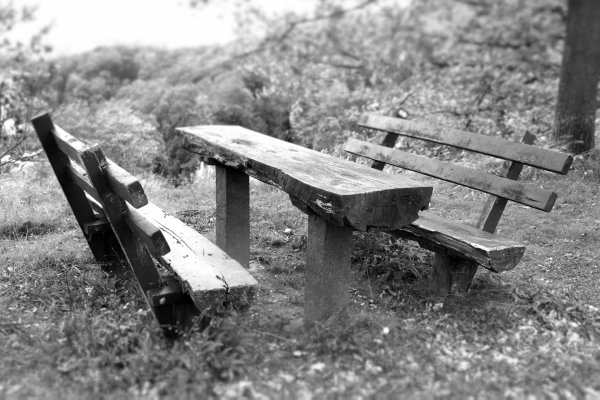 деревянная скамья