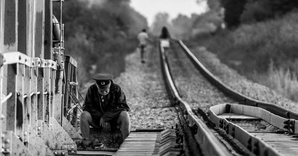 уходят поезда