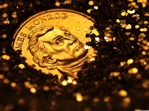 куча золотых монет