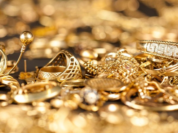 золотое украшение