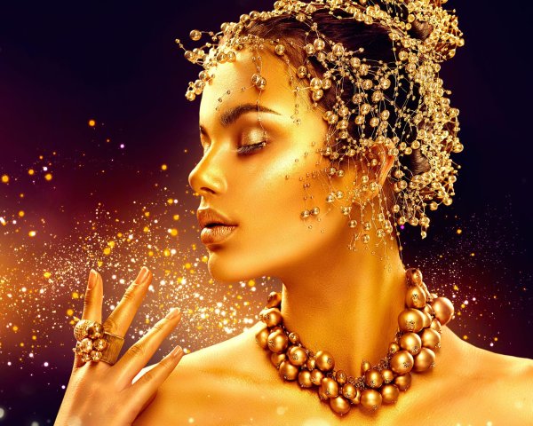 золотая женщина